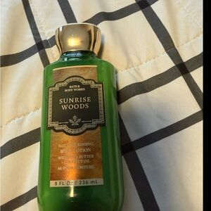 Bath & Body Works Sunrise Woods Body Lotion - Green with Gold Cap